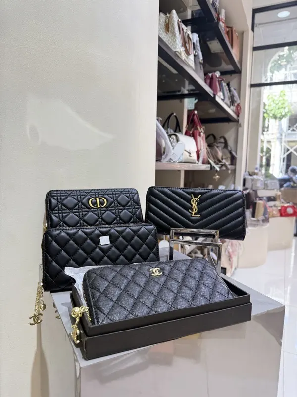 កាបូបលុយវែង