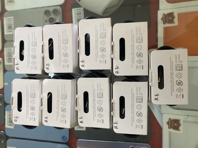 Samsung ខ្សែសាក ពណ៍ខ្មៅ
