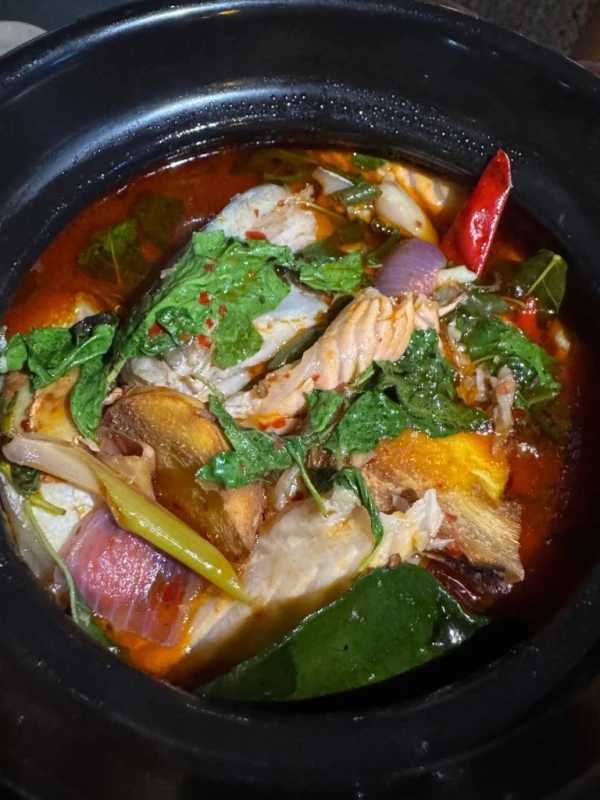 សម្លម្ជូរក្រាក់ក្បាលត្រីសាល់ម៉ុន