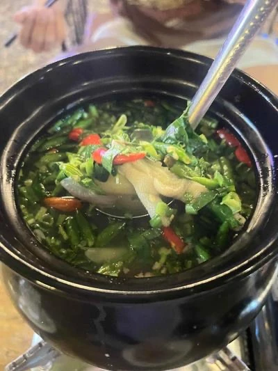 ស្ងោរជ្រក់មាន់ម្ទេសខៀវ